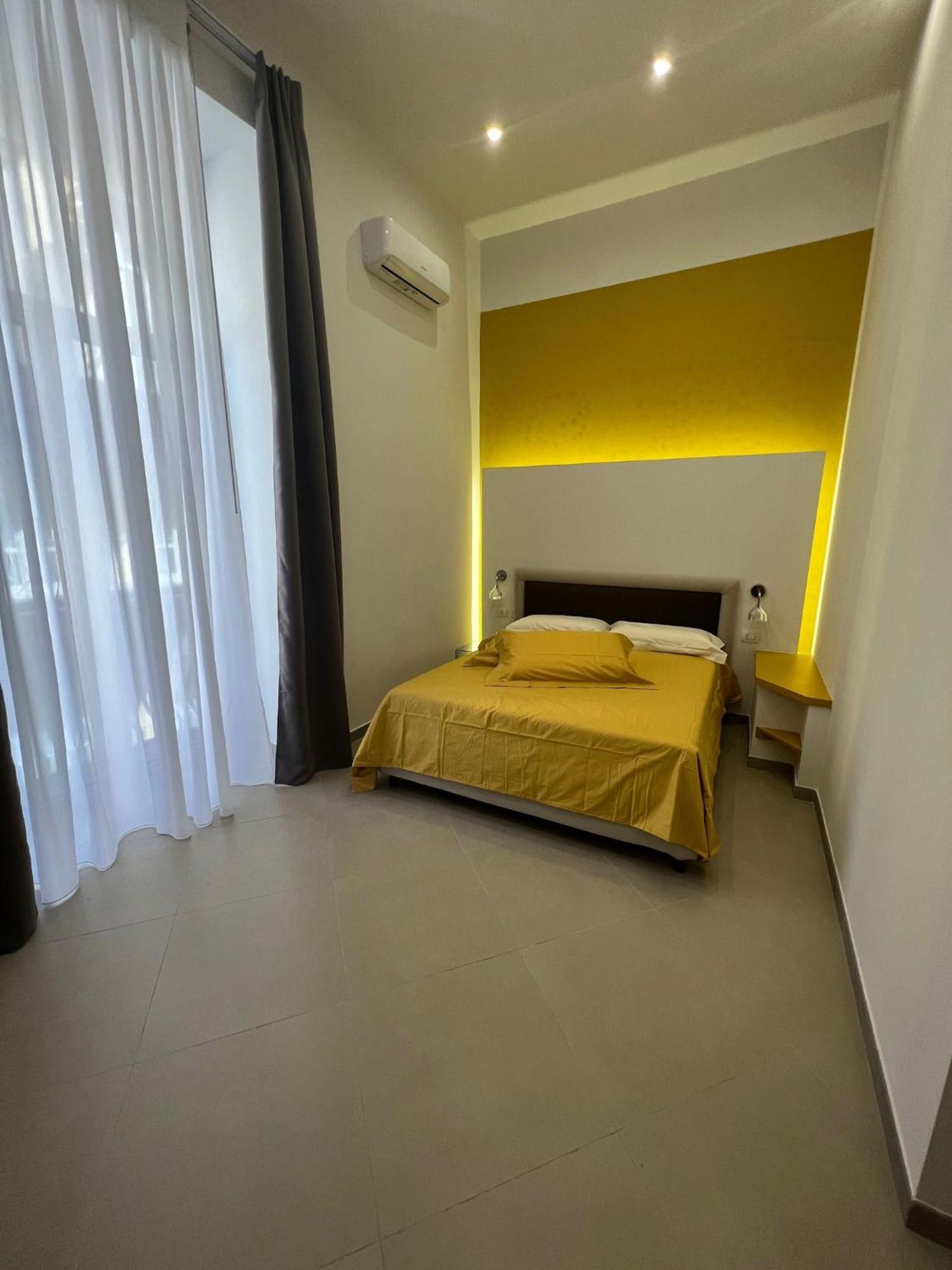 Dimora Chiaia 209 Hotell Napoli Eksteriør bilde